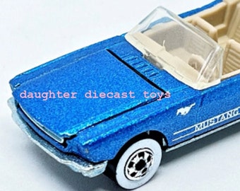 ホットウィール 他 フォード ’65 マスタング フォルクスワーゲン バス 等 / ミニカー ホットウィールに、トランスポーターがセットになった豪華アソート