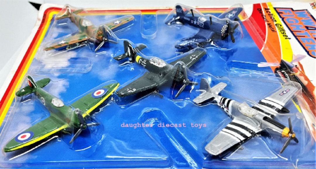 WWII FIGHTER PLANES Gift Set- Diecast Metal Airplanes Mint