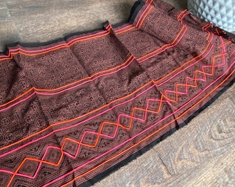 2.8 fusioni, cotone Hmong, tessuti batik decorati con ricami della tribù delle colline Hmong di Chiang Mai - Runner da letto, runner da tavolo, fai da te, ecc.