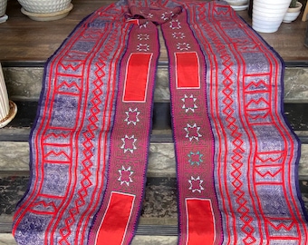 2.10 metres  Hmong fabric,Vintage hemp Handwoven Hmong hemp fabric, vintage  hill tribe fabrics with embroidery ,etc,your DIY#918