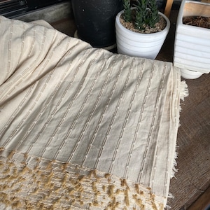 Raya de hilo dorado, algodón nativo de Chiang Mai, algodón grueso y suave y patrón ligero, textil de algodón tejido a mano, se vende por yardas