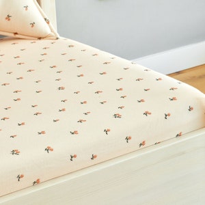 KraftKids fitted sheet muslin cherries