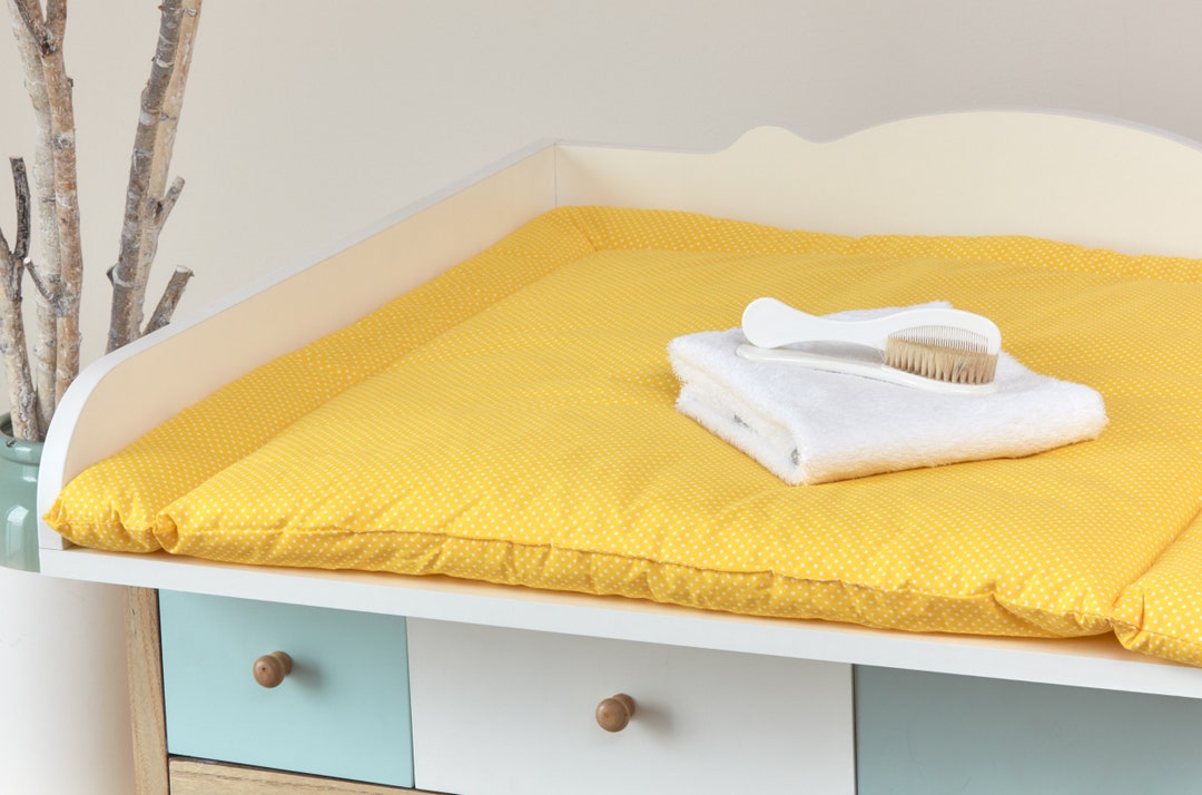 KraftKids Matelas à Langer En Mousseline à Pois Dorés Sur Vert, 75 X 70
