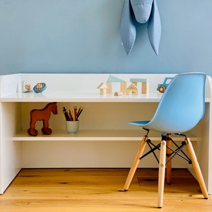 Bureau pour enfants KraftKids blanc avec étagère intermédiaire image 1