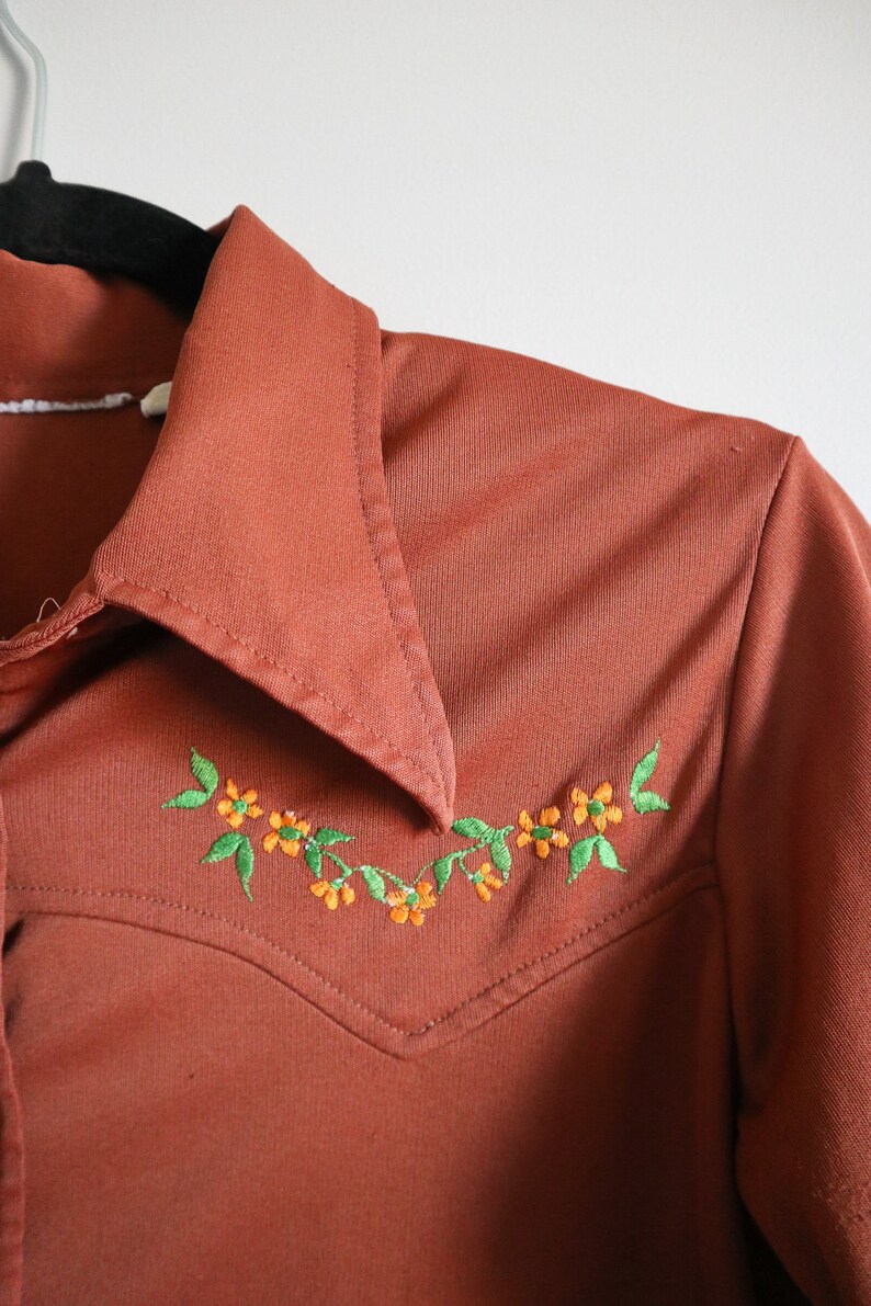 vintage 1970s rust brown blouse with yellow embroidered flowers size s