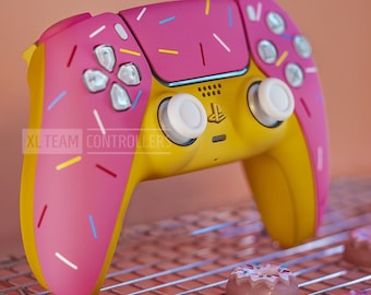 Mando inalámbrico DualSense para PlayStation 5 con temática de donut glaseado rosa personalizado y chispas