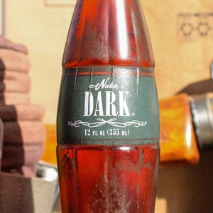 Replica della bottiglia scura Nuka-Cola da 12 once