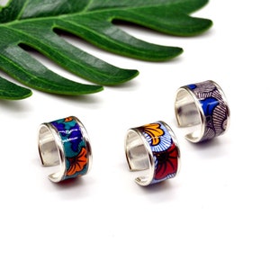 Ring with blue orange wax patterns on adjustable ring in 925 silver brass