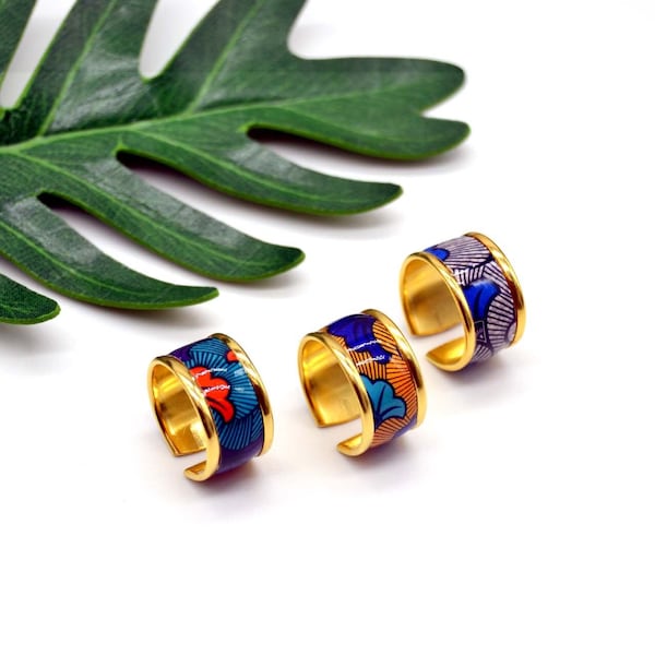 Bague aux motifs fleurs wax bleu orange sur anneau ajustable en laiton doré a l'or fin