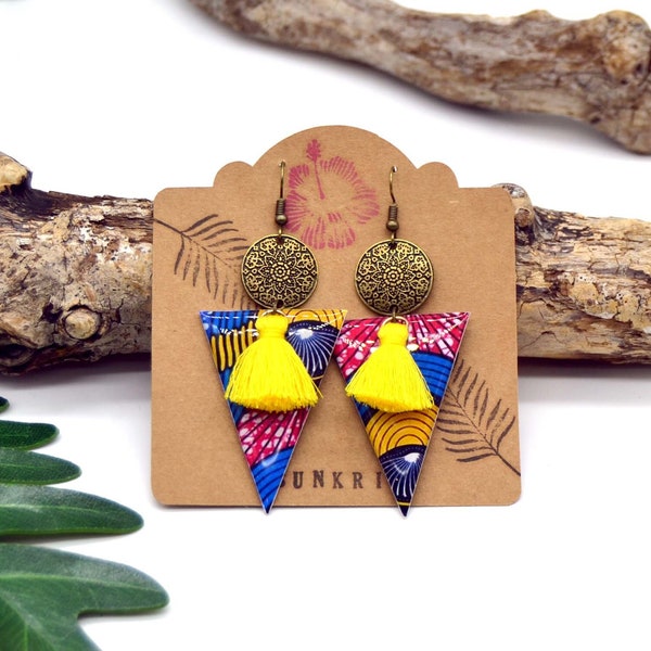 Boucles d'oreilles en résine triangle wax bleu jaune et bronze avec pompon bijoux  africain