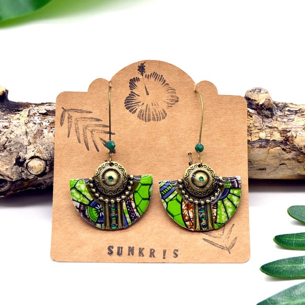 Boucles d'oreilles ethniques vert bronze inspiration wax en métal et résine