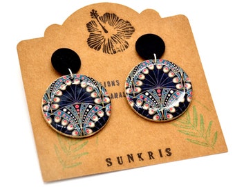 Paper earrings with a Japanese peacock feather motif in black, blue, and pink – a beautiful gift for women.