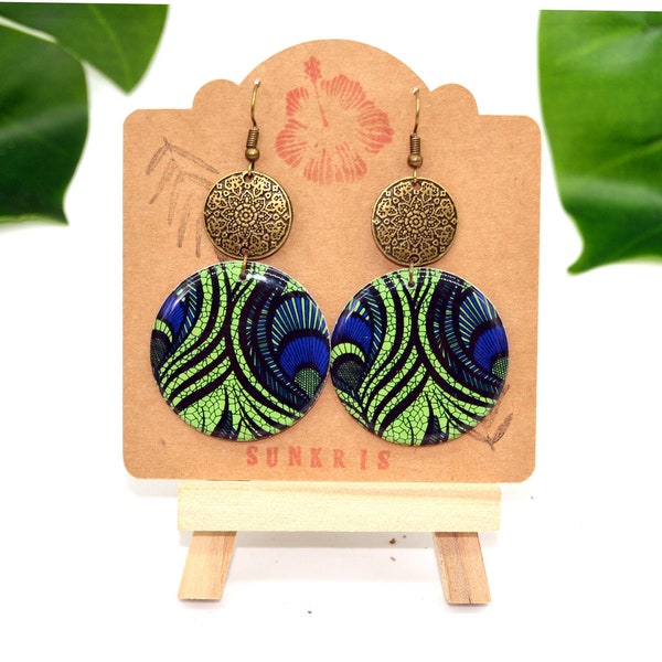 Boucles d'oreilles rondes imprimé plume paon, couleur bronze, vert et lavande, bijou résine