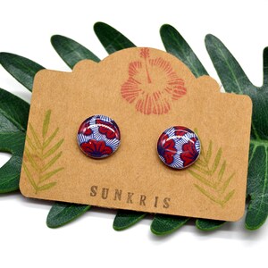 boucles d'oreilles puces en bois wax fleur pagne africain rouge bleu marine bijoux Afrique image 3