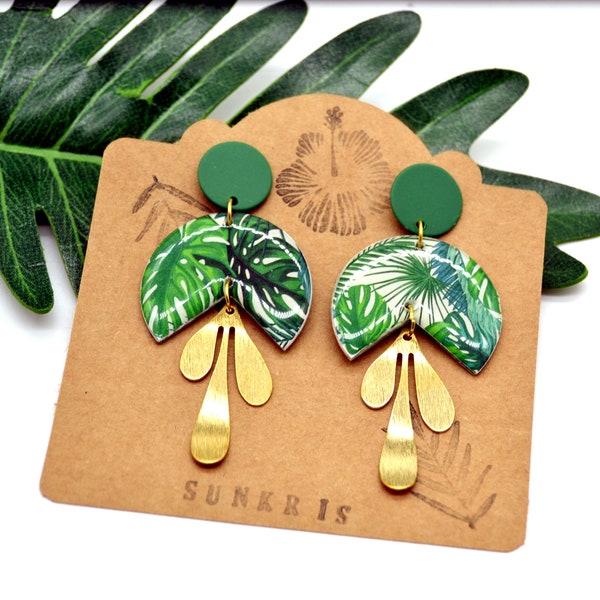 Boucles d'oreilles Monstera vertes et dorées en résine - Inspiration Tropicale pour un look rafraîchissant !