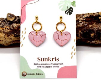 Pastel pink heart earrings with a twisted gold ring made of handcrafted resin and stainless steel, a romantic handmade piece of jewelry
