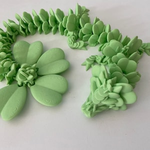 3D PRINTED - Articulating Lucky Clover Dragon - Design by Cinderwing3D