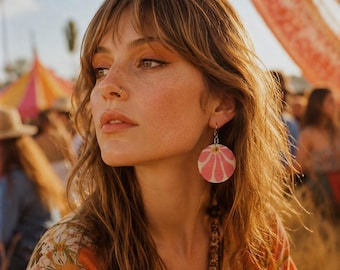 Handgemaakte oorbellen van parelmoer, Discus, prachtig kunstwerk, druppelvormig, rond, ontwerp met roze, elegante stijl, voor casual of feestelijke gelegenheden.