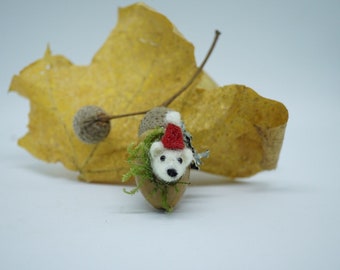 Miniature mouse in an acorn, Christmas decoration, miniature Christmas mouse