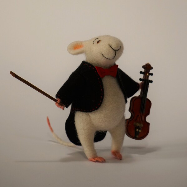 Felted mouse, needle felted mouse, white mouse, mouse with violine, needle felted animal, cute mouse, wool felt, needle felted doll, lovely