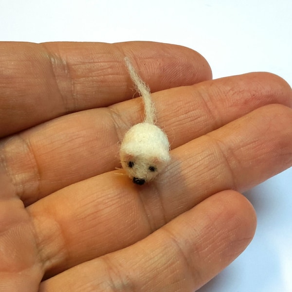 micro needle felted mouse, miniature felted mouse, cute needle felted miniature mouse