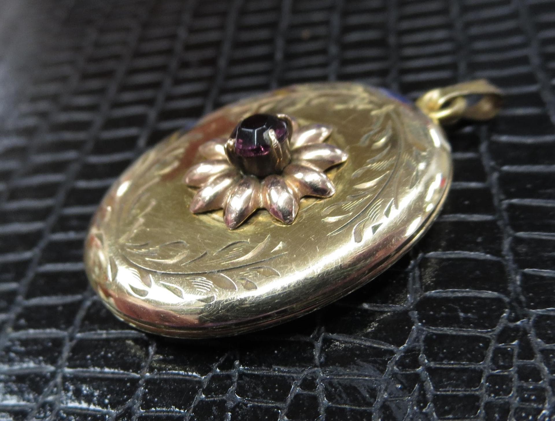 Vintage 1920s 10k Gold Filled Locket | Natural Tourmaline Flower | Oval Photo Pendant | Art Deco Rose Gold Accent