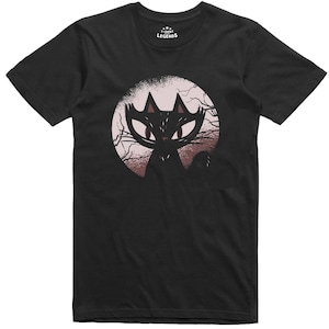 May include: Black t-shirt featuring a graphic of a black cat in front of a full moon. The text "T-Shirt Legends" is printed on the shirt.