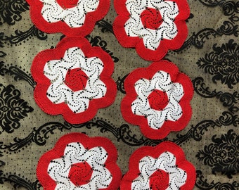 Weihnachtsspitze rot weiße handgemachte Deckchen 6 Stück