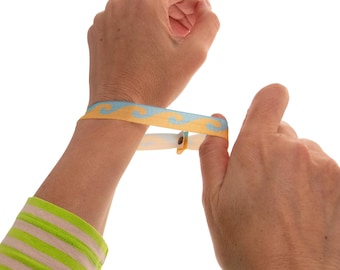 Pulsera de ansiedad para hombre. Pulseras unisex a presión para hombre y mujer. Tobillera para adultos para aliviar el estrés y concentrarse. Pulsera con diseño de olas surferas. 15 mm.