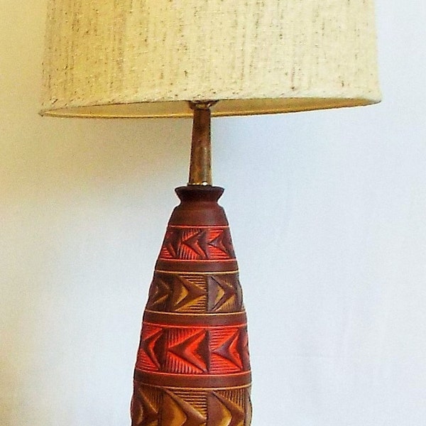 Lampe de table Tribal Incised Ceramic Tiki des années 1970