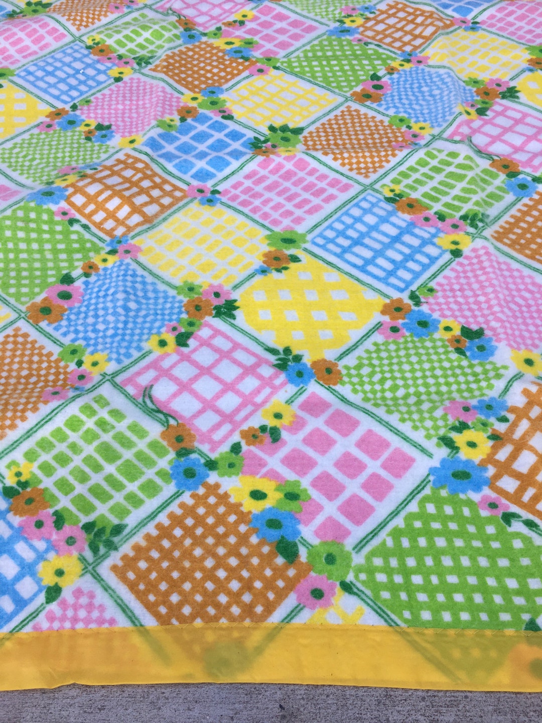 Vintage Queen Size Acrylic Thermal Pastel Patchwork Bedspread Blanket