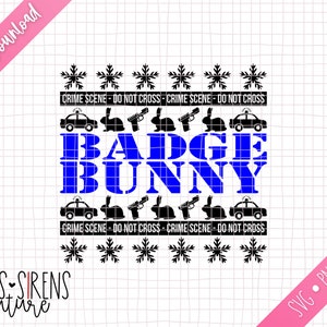 Peut inclure: Un design numérique noir et blanc avec un graphique de voiture de police, de lapin et de pistolet avec le texte "BADGE BUNNY" en bleu. Le texte "CRIME SCENE - DO NOT CROSS" est répété deux fois en noir.
