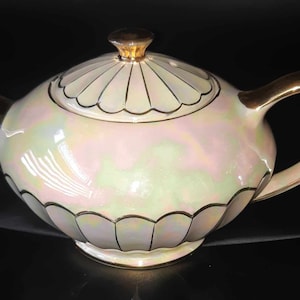 Vintage Cream / Gold Lustre Sadler Teapot - #2357 - Rare & Beautiful!