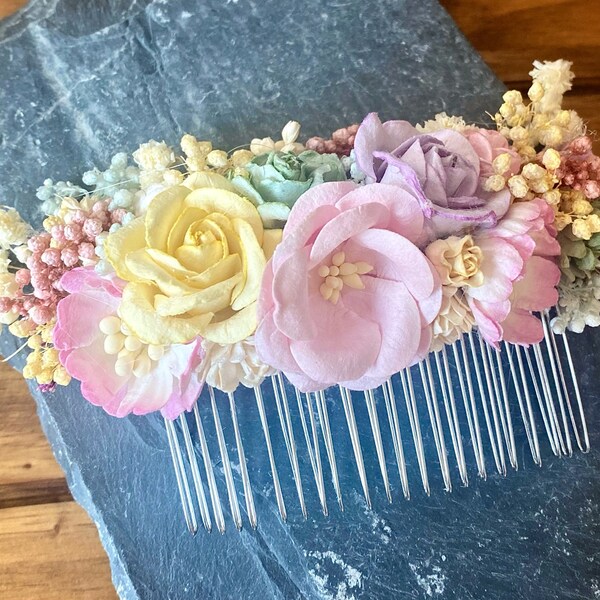 Elegant Pastel Wedding Hair Accessories for a Soft, Romantic Look