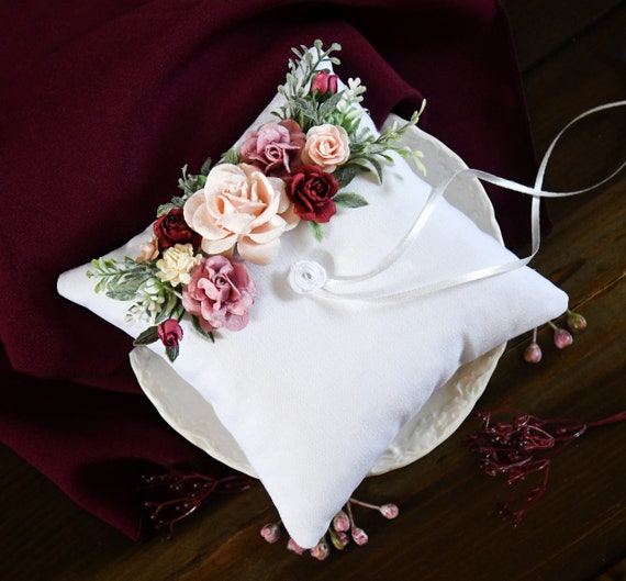 15 Alternatives for Ring Bearer Pillows at Your Wedding