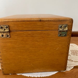 Vintage Oak File Box, Shaw-Walker, Dovetailed , Holds 4 X 6 image 6