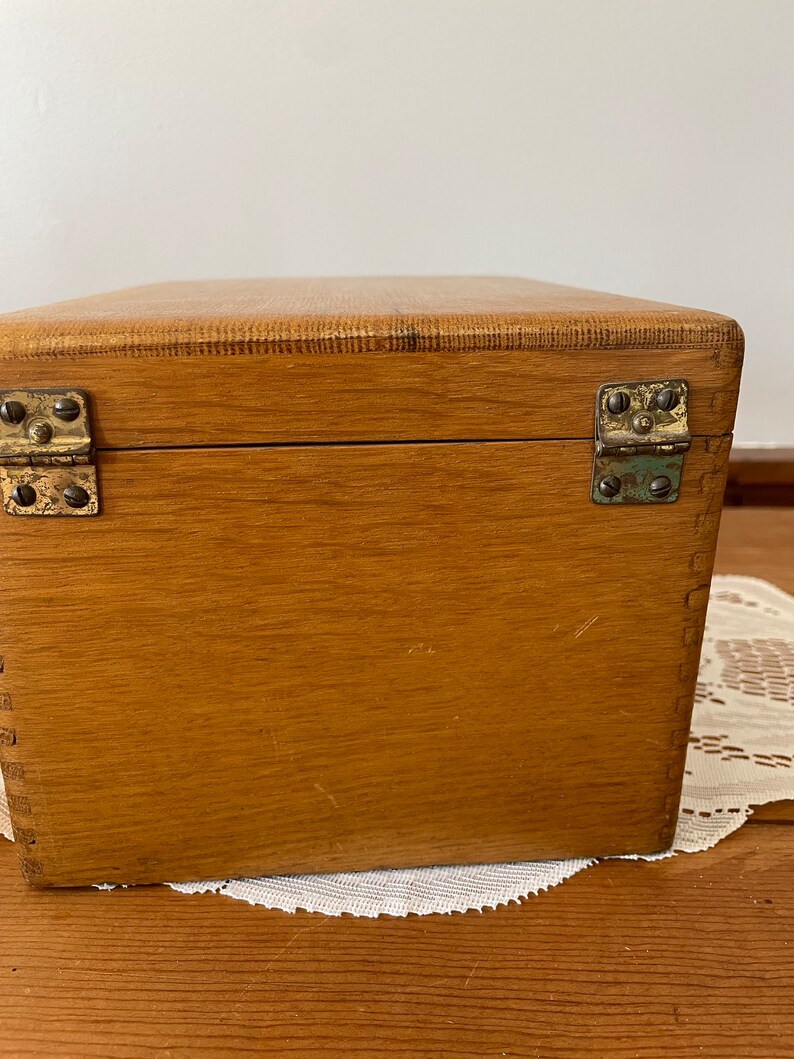 Vintage Oak File Box, Shaw-Walker, Dovetailed , Holds 4 X 6 image 6