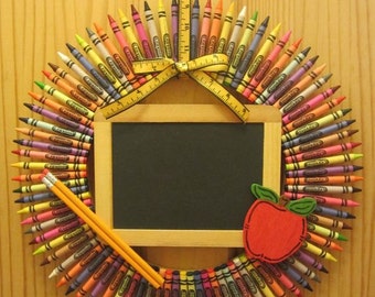 Personalized Crayon Wreath, Teacher Wreath, Teacher, Christmas gift for Teacher, Classroom decoration, teacher gift, teacher christmas gift