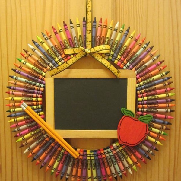 Personalized Crayon Wreath, Teacher Wreath, Teacher, Christmas gift for Teacher, Classroom decoration, teacher gift, teacher christmas gift