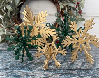 Set of 5 green and gold wood snowflakes , Christmas Decor, Christmas Tiered Tray, Winter Decor, Tiered Trays, Snowflake decor