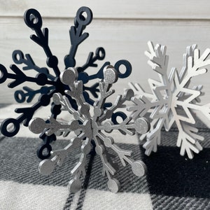 Navy Set aus 3 Holz Schneeflocken, Weihnachtsdekor, Weihnachtstablett, Winterdekor, saisonales Tiered Tablett, Schneeflockendekor
