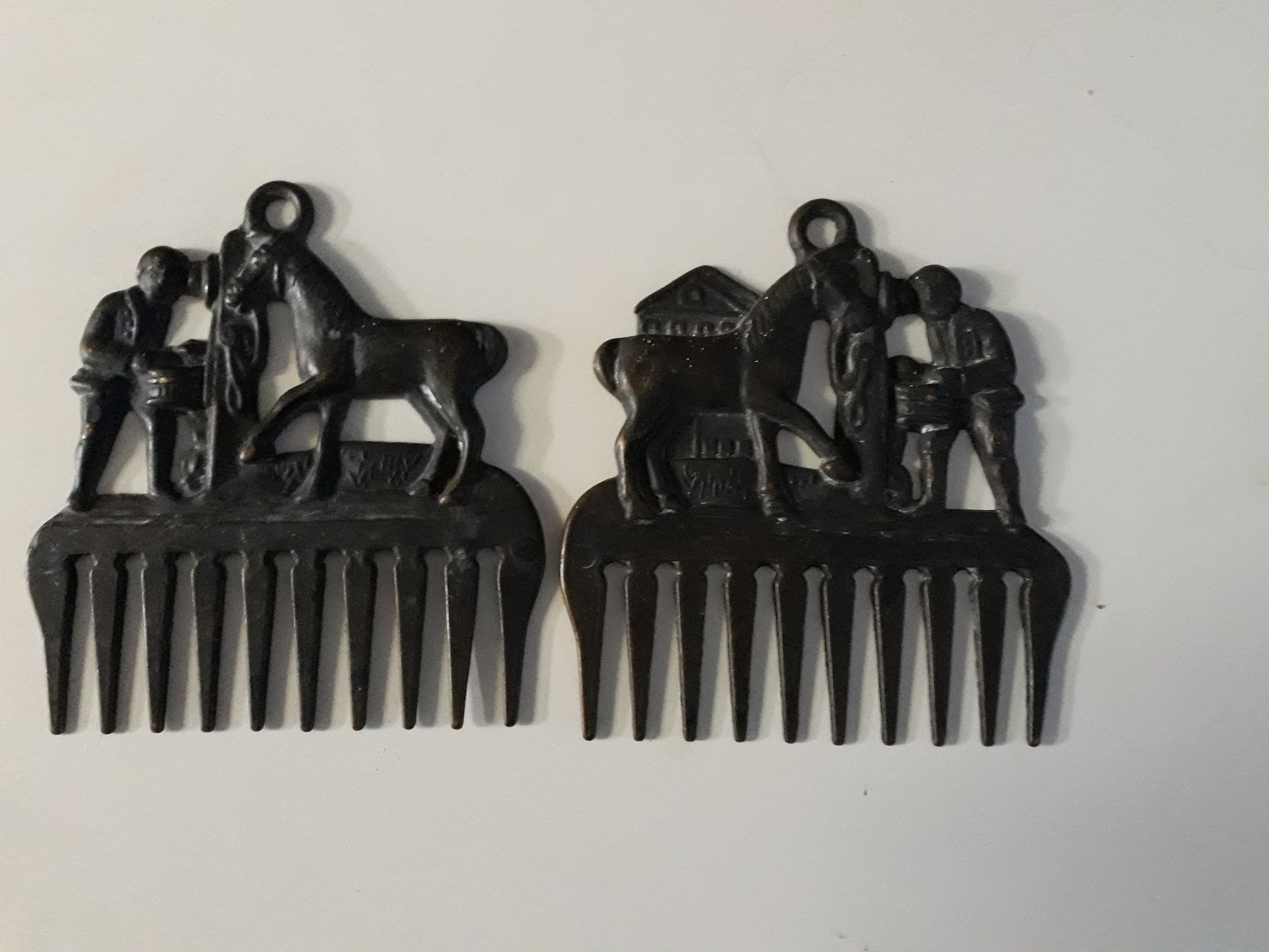 Ancienne Brosse Peigne Curry Pour Cheval - Toilettage - Manche Bois Patiné