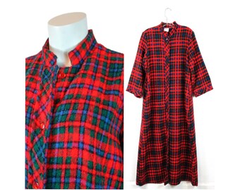 Vintage 1970s Ariel Red Plaid Button Front Long Housecoat/Robe Size Medium