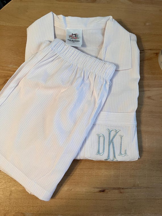 Personalized Ladies White Seersucker Pajama Set, Short Sleeve Pajama Set, Women’s Seersucker Pajama Set, Seersucker Lounge Set