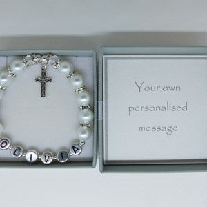 Personalisiertes Armbandgeschenk für 1. Geständnis, erste heilige Kommunion, erste Versöhnung. Kreuz oder Engel Charm. Auch Konfirmation Taufe.