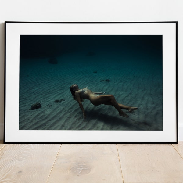 Ruhe | Fine Art Fotografie | Ozean Frau Akt Corse Korsika Mittelmeerinsel Unterwasserfotografie