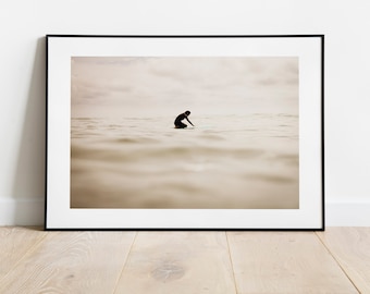 Fotografía artística minimalista de surf/surf en el océano para pared. Impresión para el hogar en la playa.