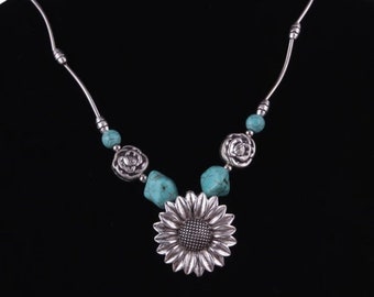 BULK 10 Sun pendants antique silver tone S67