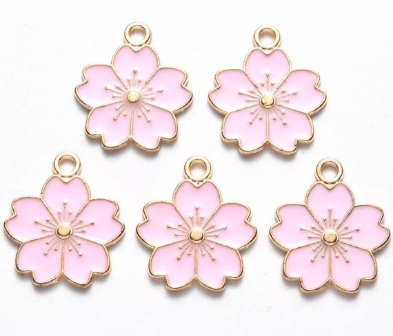 Lot of 4 Flower Charms Daisy Charm Flower Charm Floral Charms Necklace Bracelet Earrings Jewelry Making 20mm x 17mm Lot of 4 Flower Charms Daisy Charm Flower Charm Floral Charms Necklace Bracelet Earrings Jewelry Making 20mm x 17mm