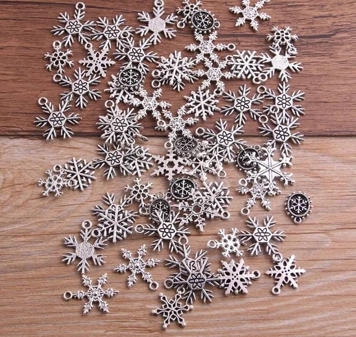 Etereauty Christmas Snowflake Charms Ornaments Hanging Findings Enamel  Charm Pendant Charms Keychain Jewelry Bracelet Metal Diy 